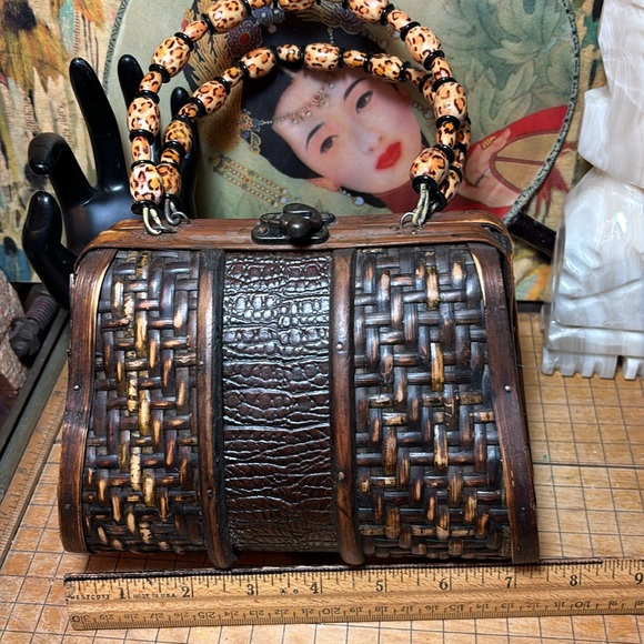 Rustic Rattan Wicker Wood Purse Box Wildcat Bead Handle 8”Hx7.25”Lx4.75”W Felt - Picture 15 of 15